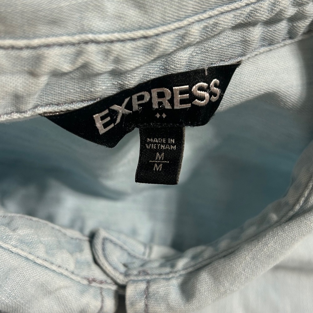 Express Womens Light Wash Denim Button Down Shirt Long Sleeve Cotton Blue Size M - Picture 6 of 8